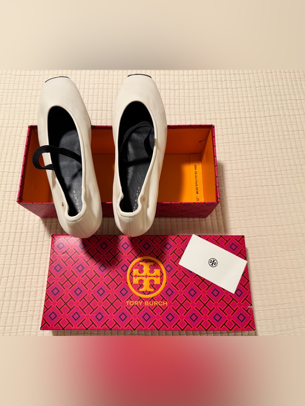Tory Burch Women's Cream Leather Ballet Flats Never Worn.